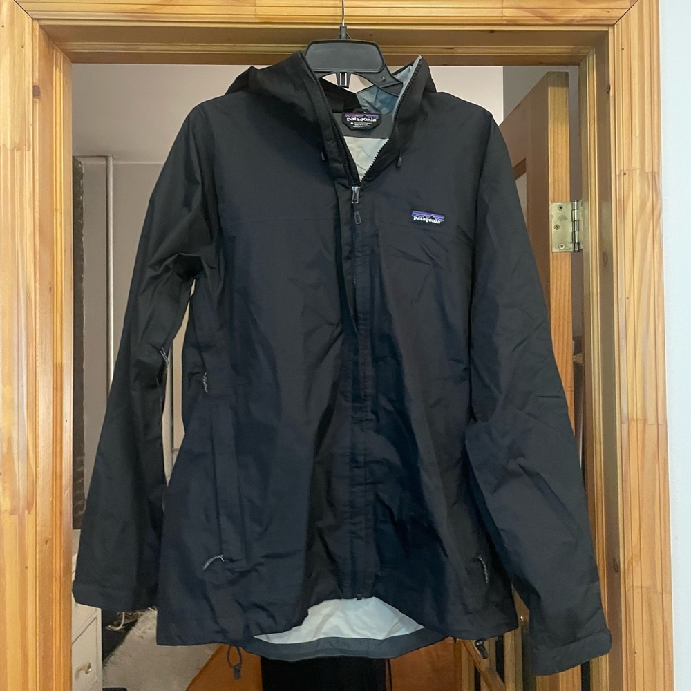 Patagonia black short rain jacket
